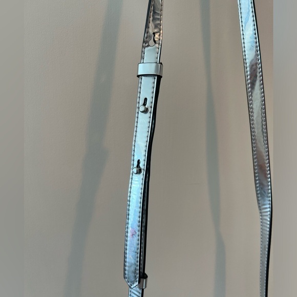 Kendall & Kylie Metallic Drawstring Crossbody Bag In Clear - Picture 4 of 16